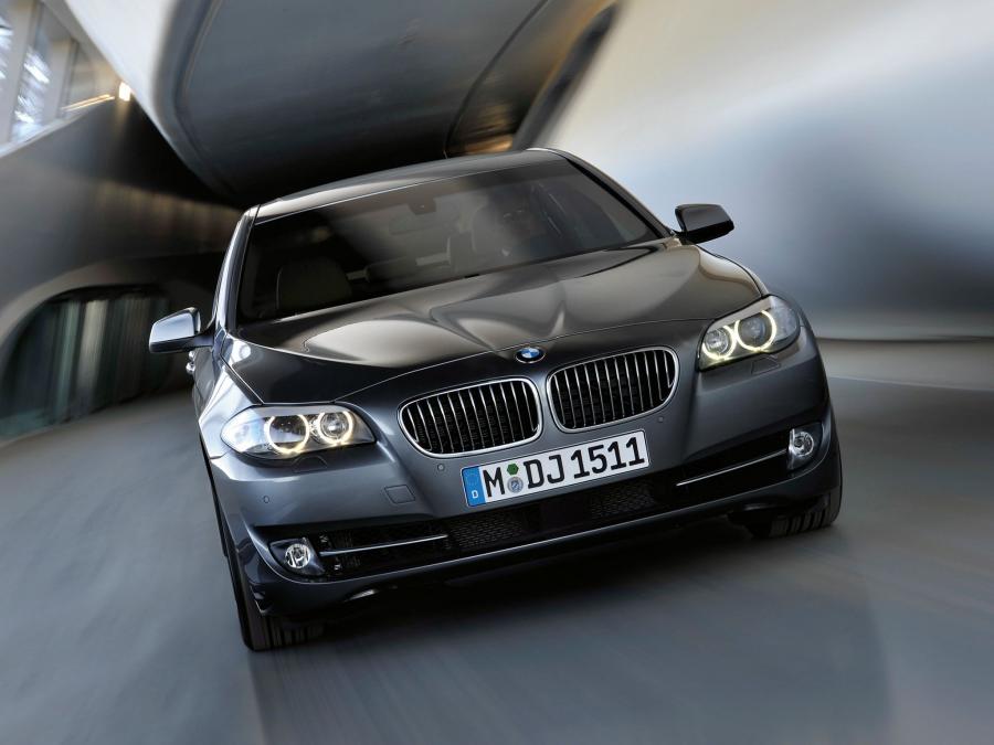  BMW 535i Sedan 2010 года  (фото 10 из 16)